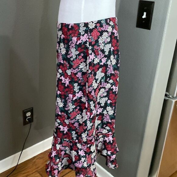 Ann Taylor Mini Floral Mini Skirt Ruffle Hem - Picture 10 of 10